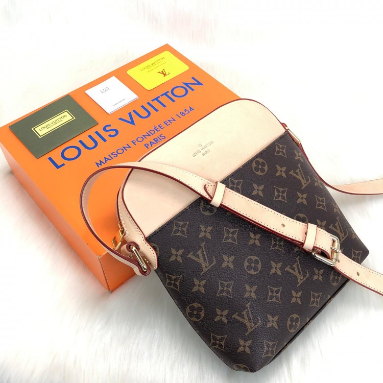 LOUİS VUİTTON DİSTRİCY POCHETTE CLASSİC LİMİTED